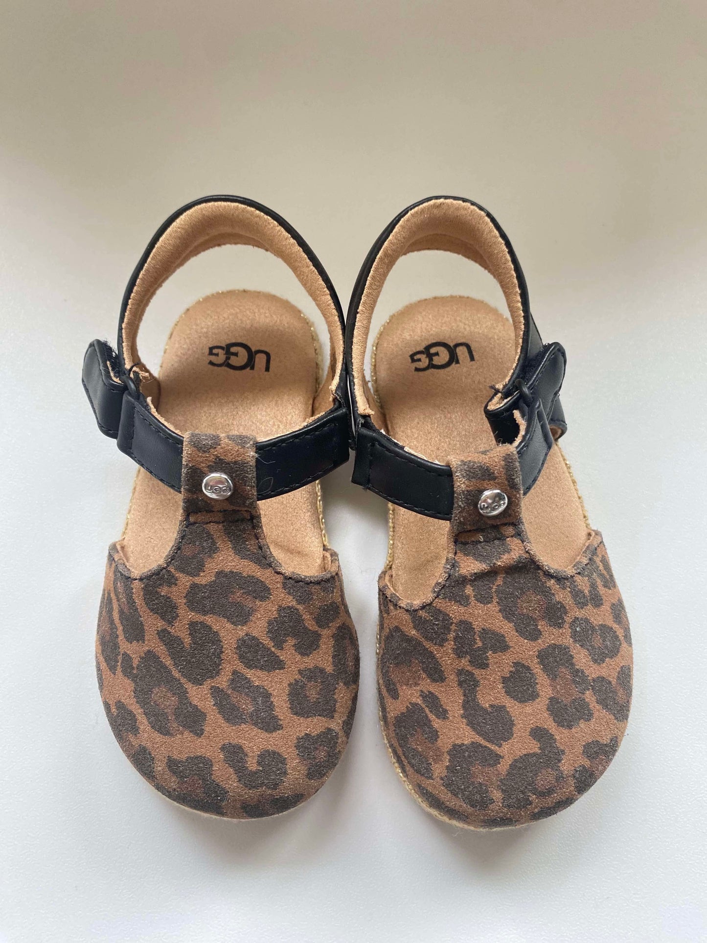 #117, Size 6/7 Ugg leopard print sandals, NEW
