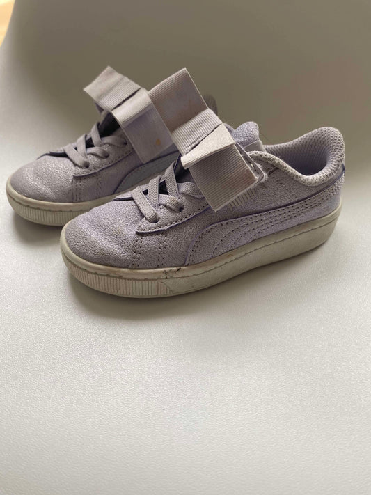 #117, Size 8c, Puma lavender bow gym shoes, VGUC
