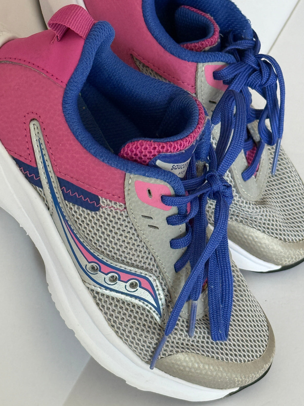 Seller 156_Saucony Axon 3 Girls Size 1