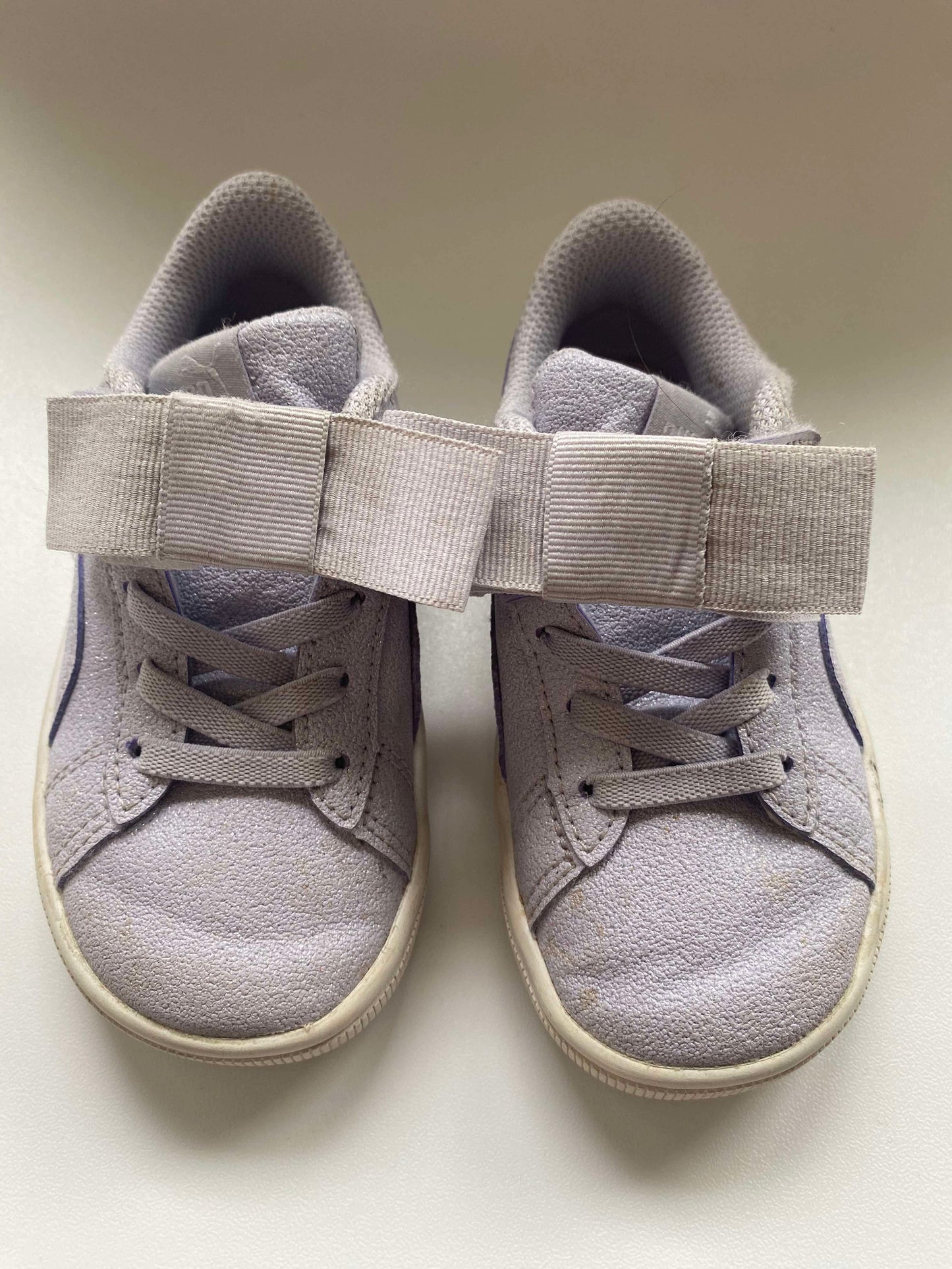 #117, Size 8c, Puma lavender bow gym shoes, VGUC