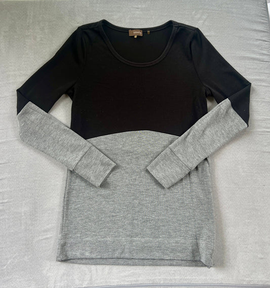 REDUCED #154 Womens XS black and gray sweater, VGUC