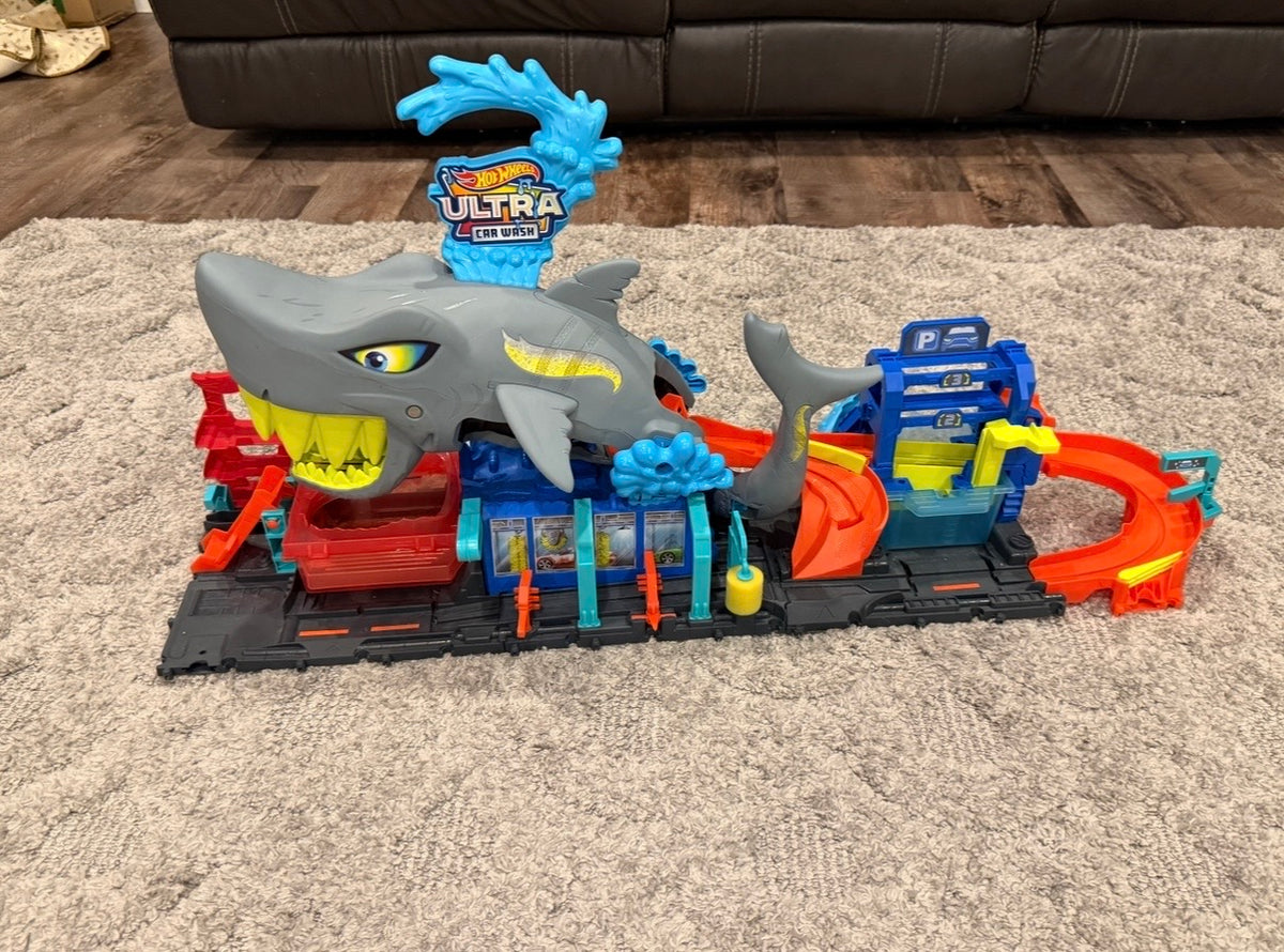 16 - Hot Wheels Ultra Car Wash