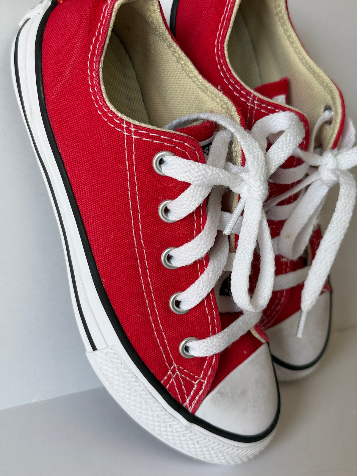 Seller 156_Converse Girls size 13.5 in Red