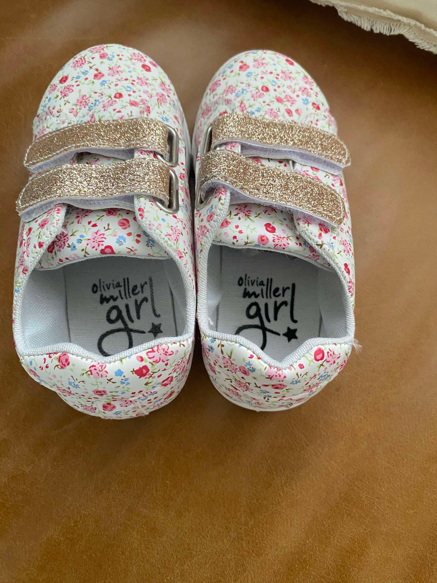 #117, Size 7c, Olivia Miller pink flower print shoes, NEW