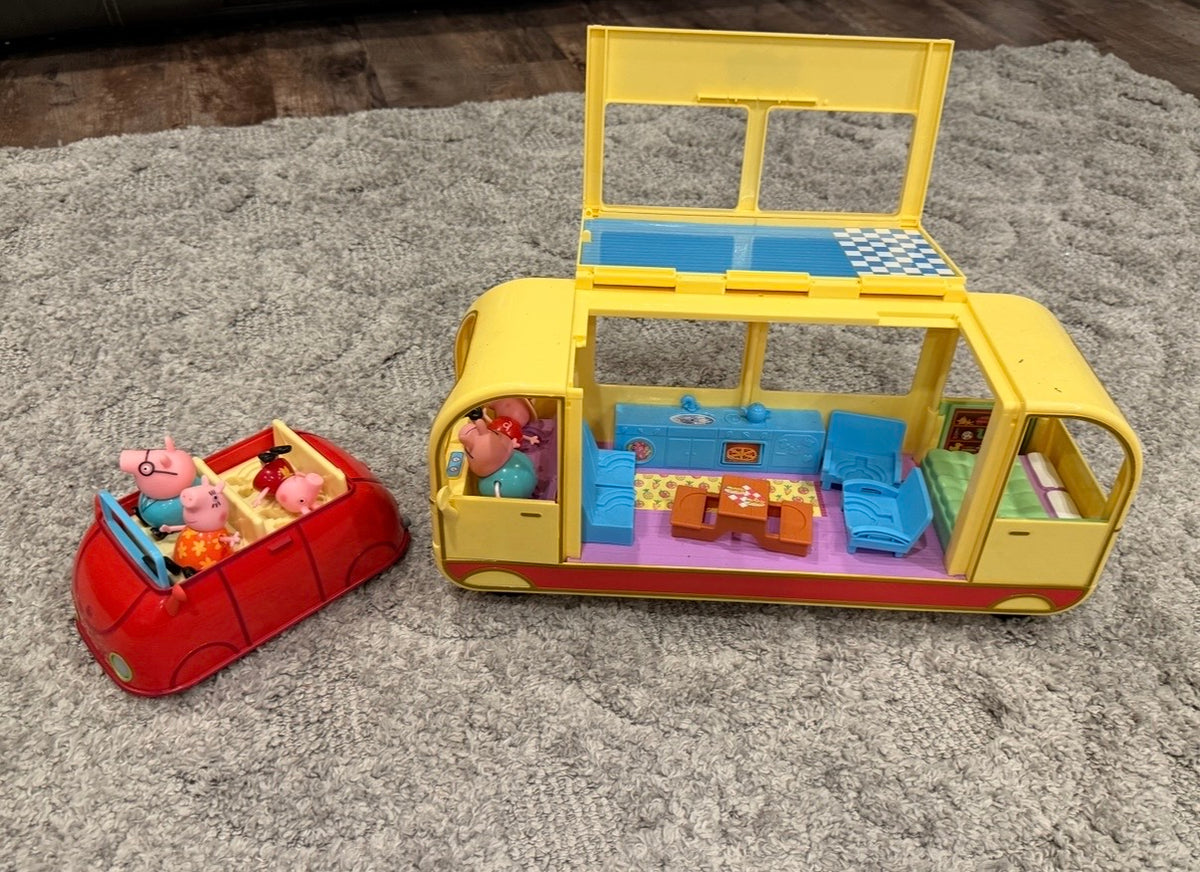 16 - Peppa Pig Bus & Car