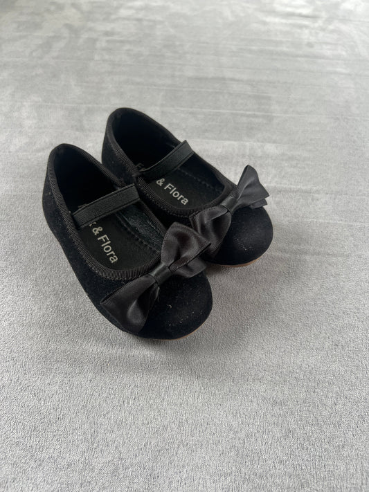 #154 Size 5C Felix & Flora black velvet dress shoes
