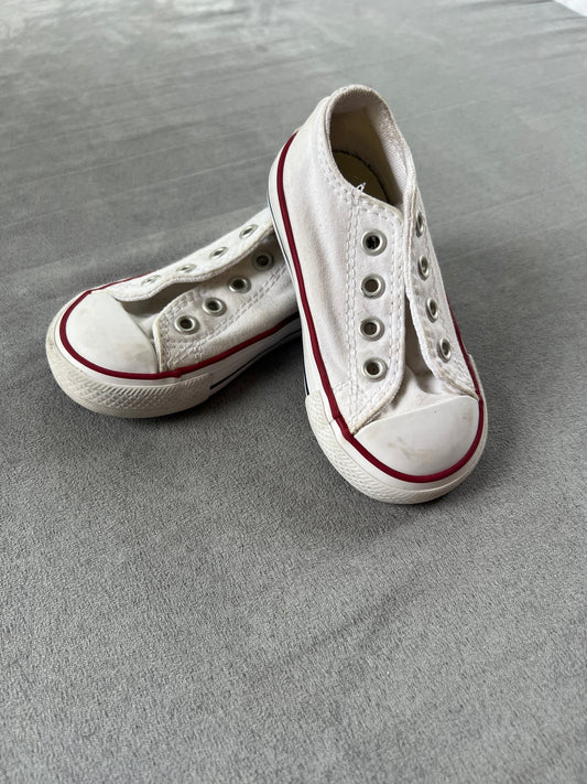 #154 Size 5C Converse white sneakers