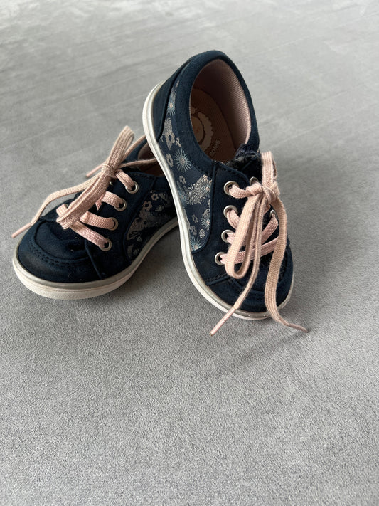 REDUCED #154 Size 6C Livie & Luca navy sneakers, VGUC