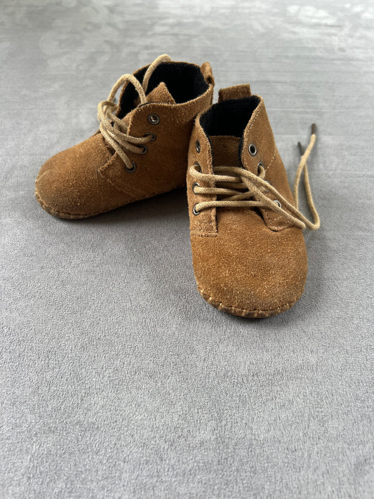 REDUCED #154 Size 4/5C Sweet Honey suede soft sole boots, GUC