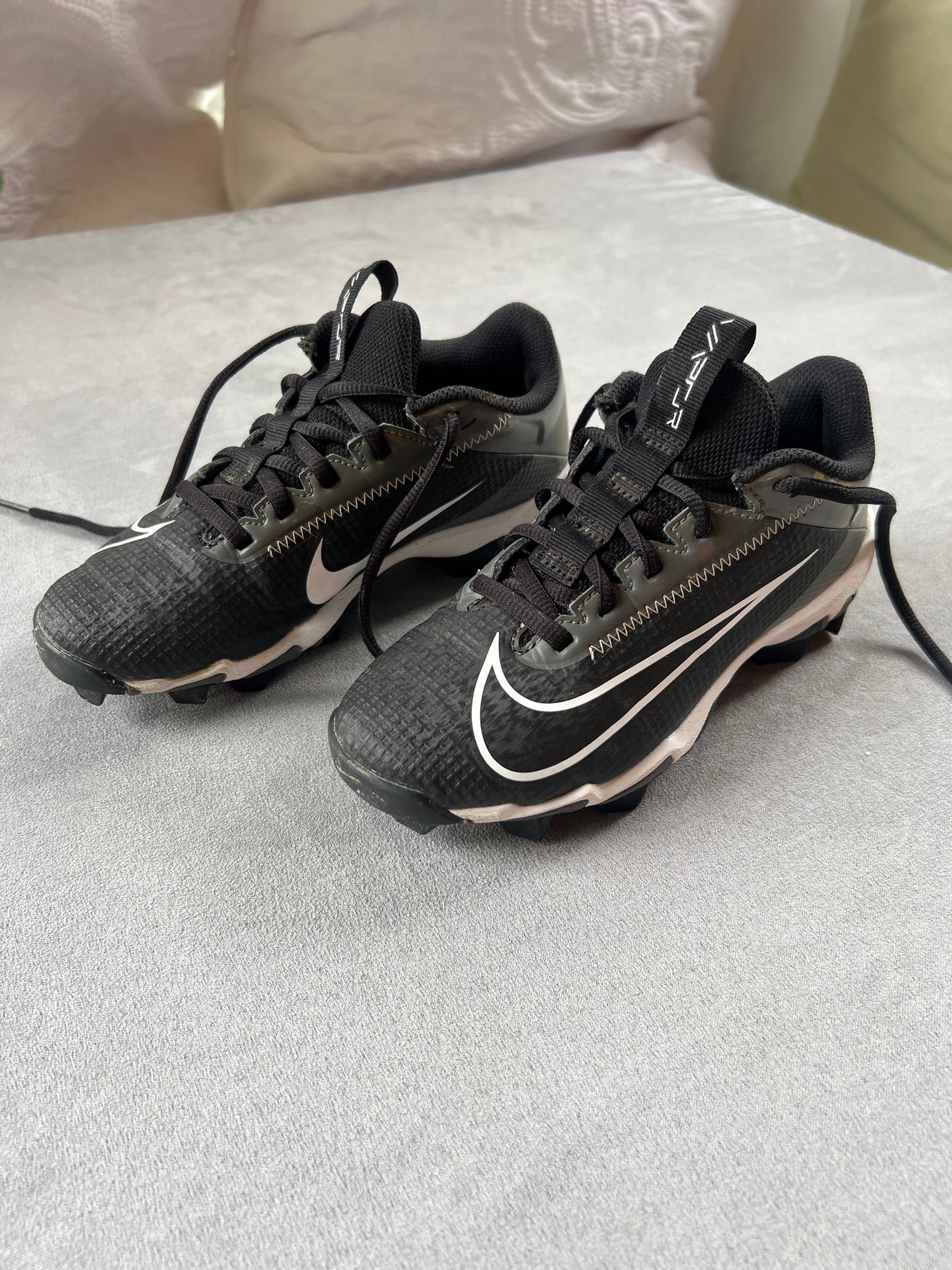 REDUCED #154 Size 1.5 Boys Nike Alpha Football cleats, VGUC