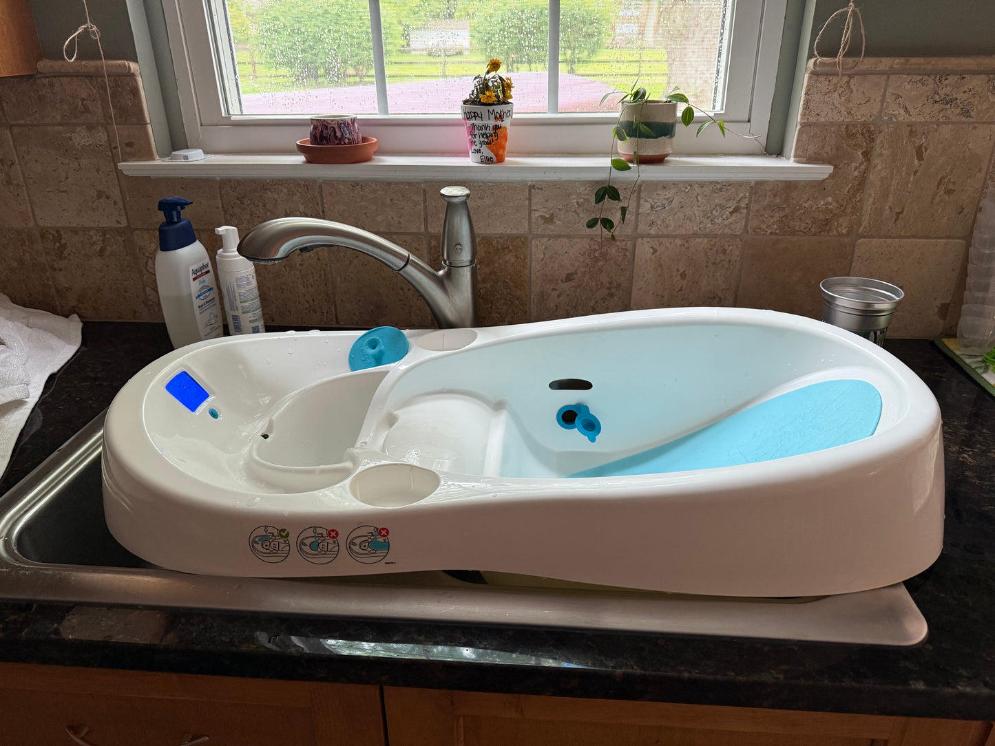 SELLER #6 4moms Infant Tub with Digital Thermometer REDUCED PRICE