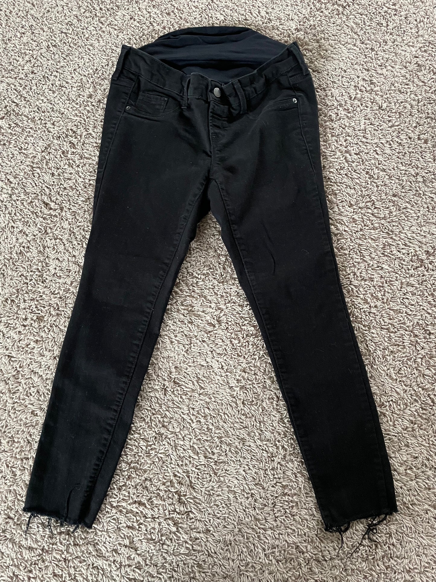 Old Navy - Size 4 short - Black maternity jeans