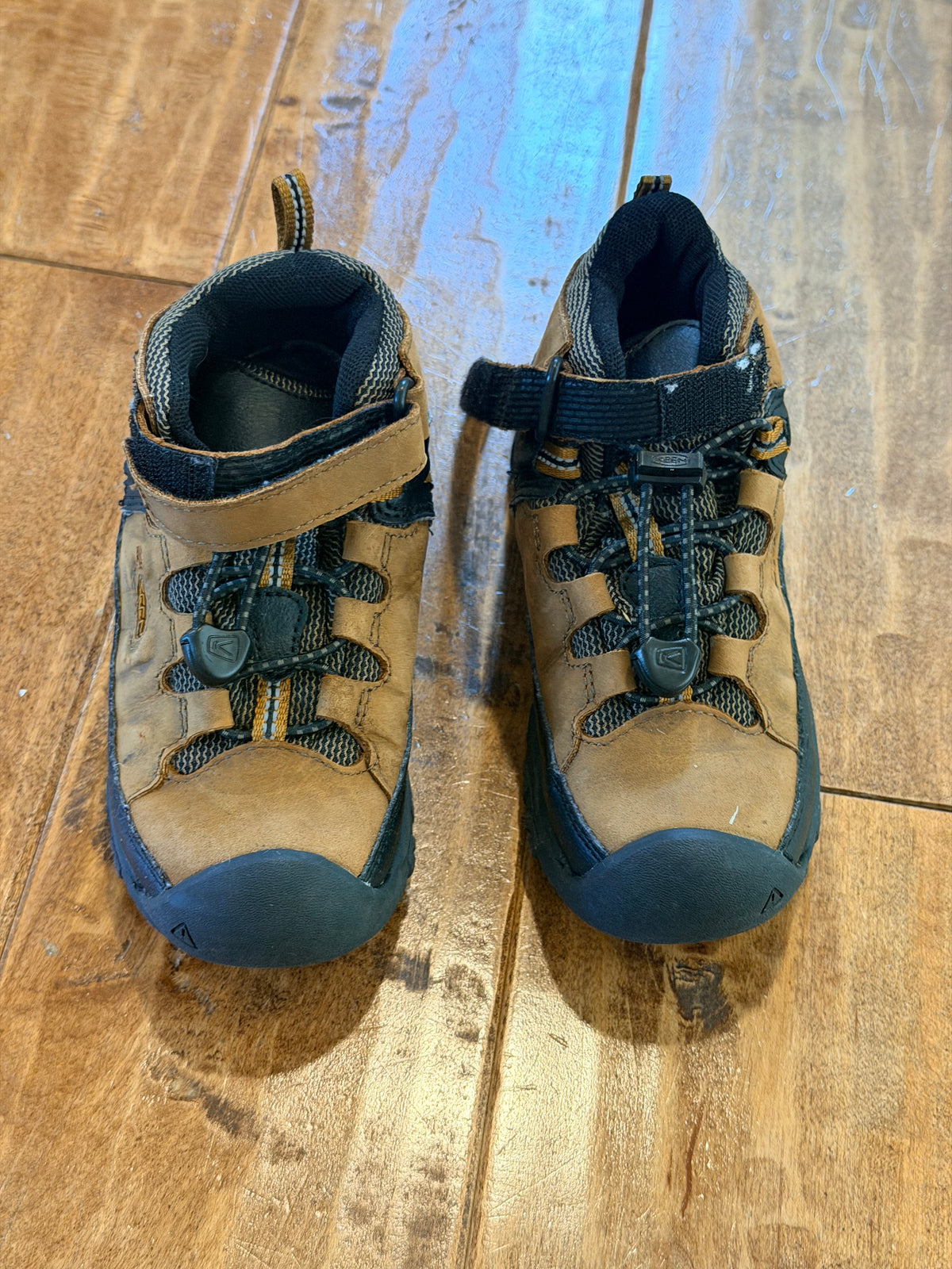 #99 boys keen hiking boots size 11