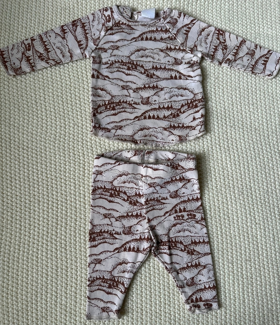 #93 H&M Neutral Landscape Matching Set Gender Neutral NB
