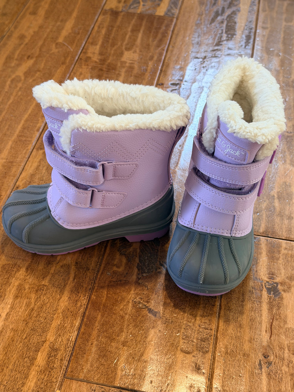 #99 girls cat and Jack purple snow boots size 8