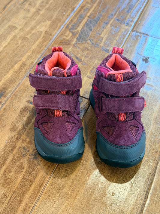 #99 girls LL Bean pink hiking boots size 6 toddler
