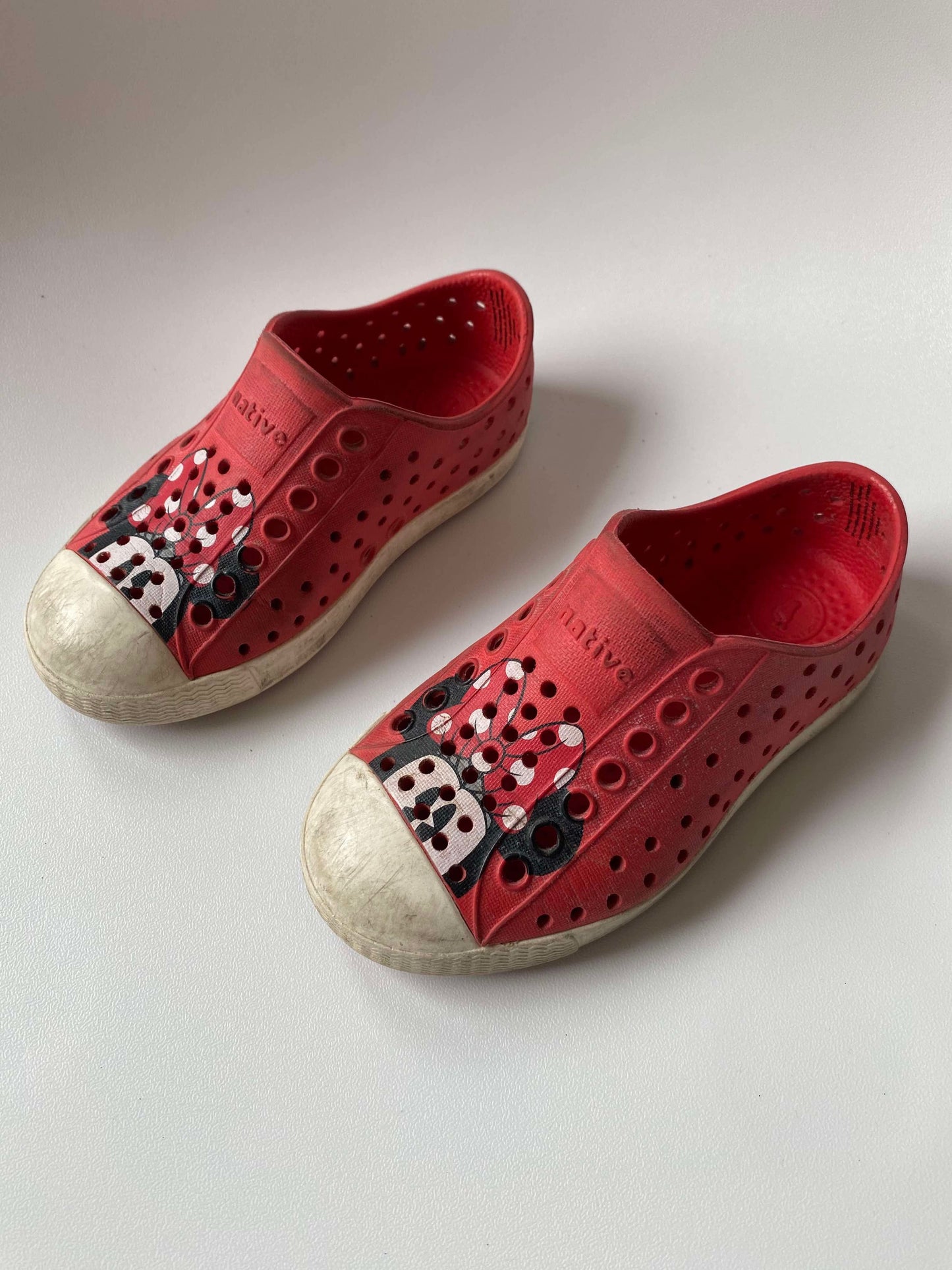 #117, Red Minnie Mouse Native Shoes, Girls 8c, GUC
