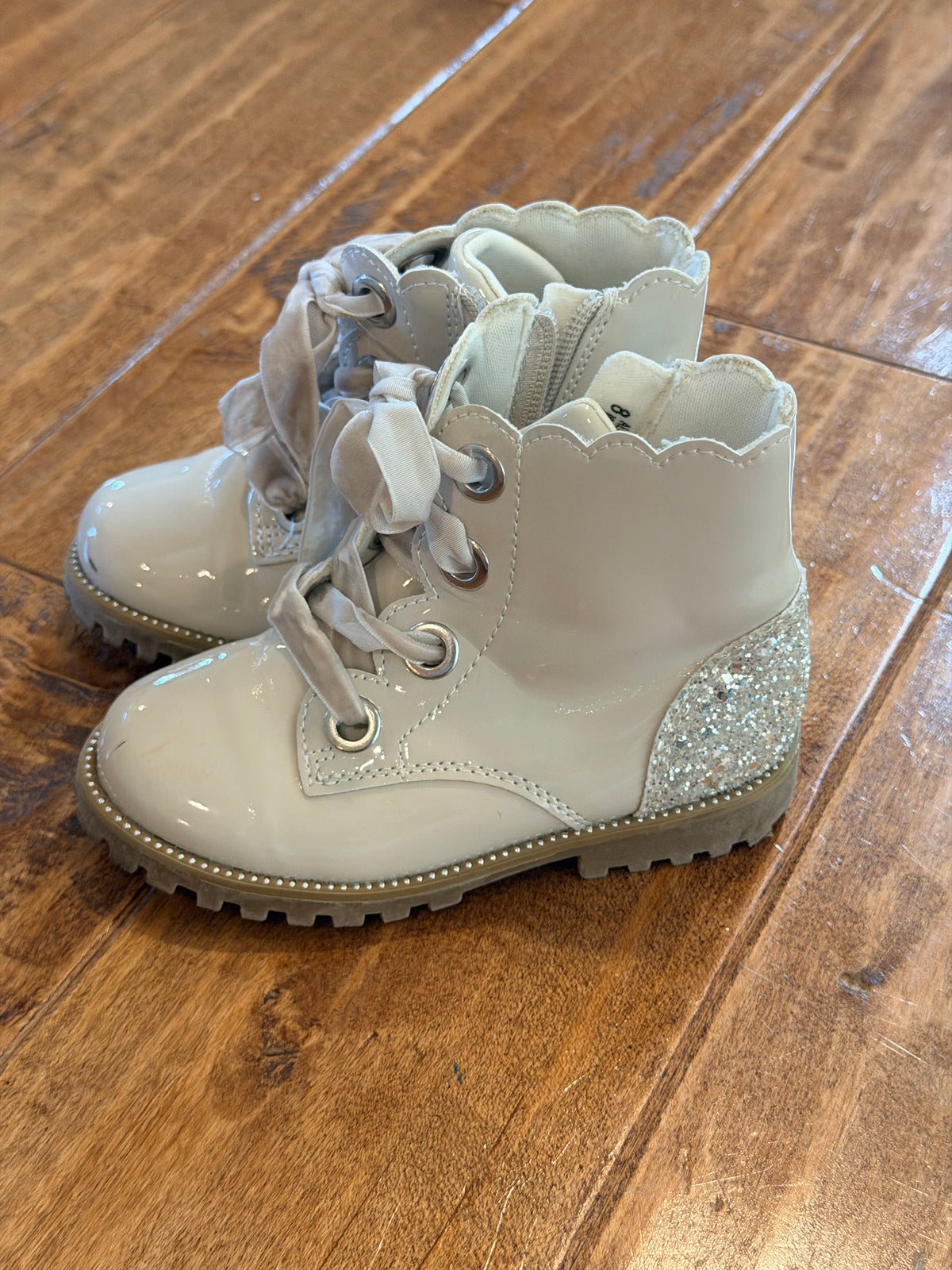 #99 girls beige patent boots size 8