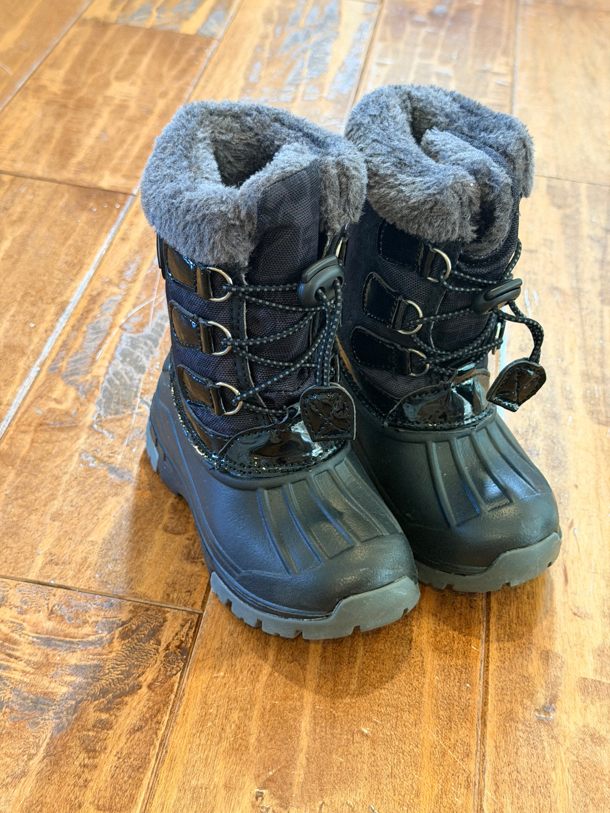 #99 girls black snow boots size 7 toddler