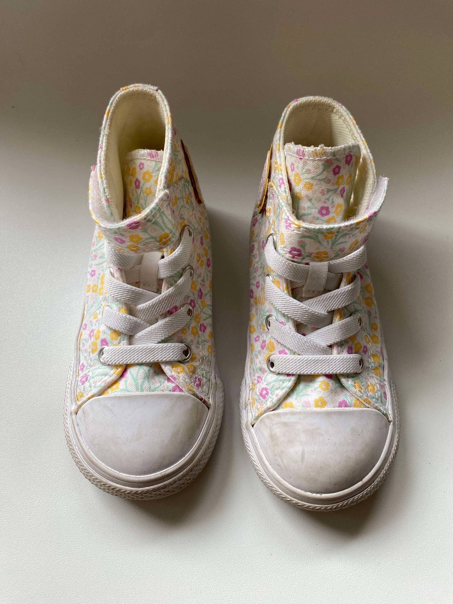 #117, Converse Spring Flower print hightop shoes, Girls 8c, VGUC