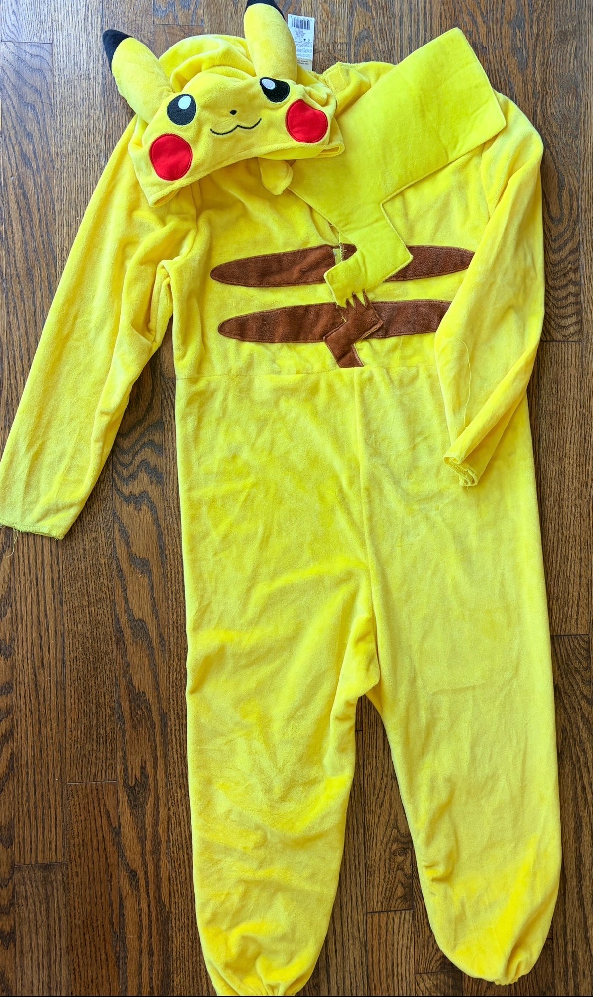 #35 Pokémon pikachu costume size 8