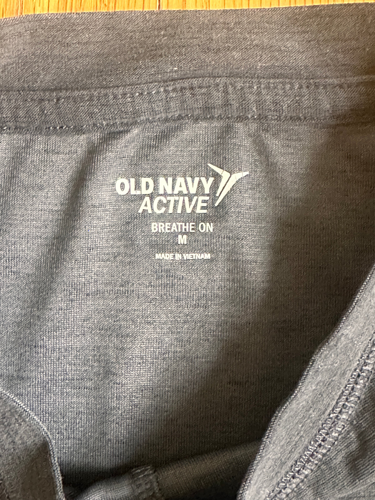 #163 Old Navy Active Breath On Black Tank with Twist Front - size M - EUC
