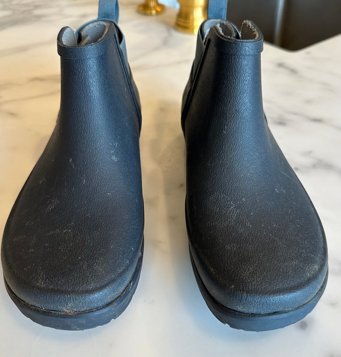 Womens Bog Rain Shoes/Boots. Navy size 6