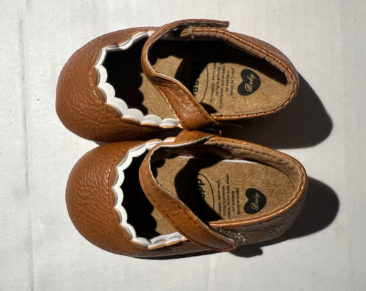 #95 Girls 12mo Crib Shoes