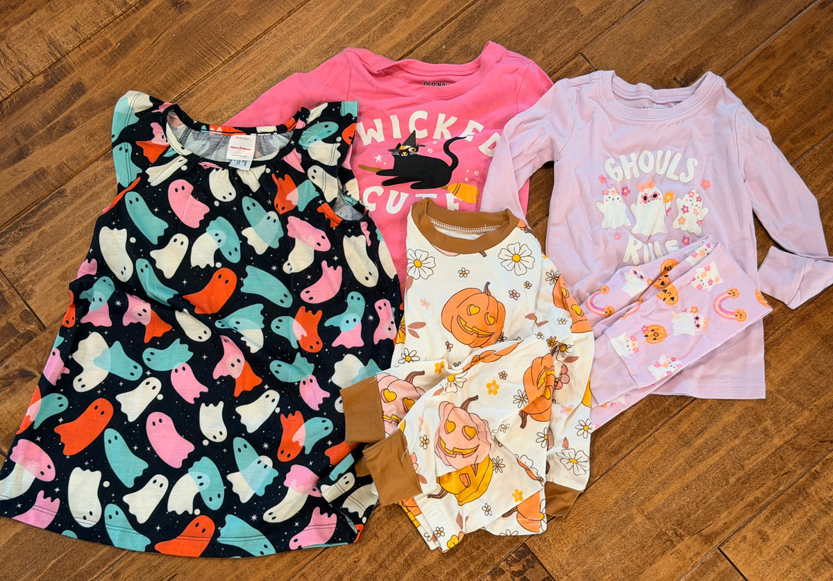 #99 Girls Halloween pajama bundle size 3