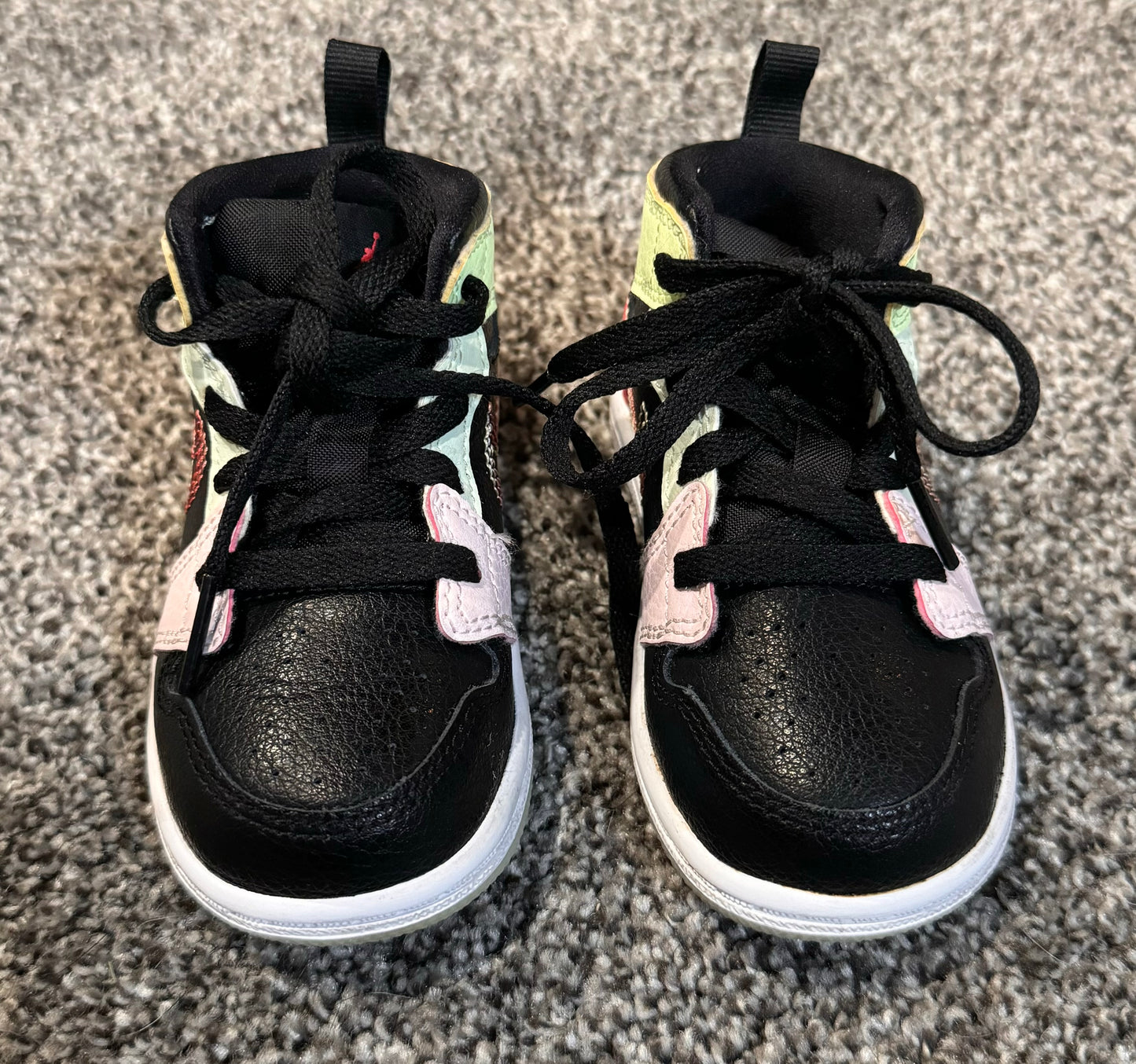 #85 EUC - Jordan 1 Mid (Glow in Dark) - Girls 6 Toddler