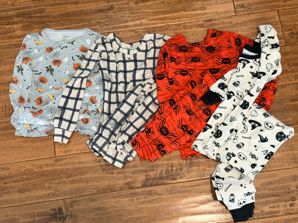 #99 Boys Halloween pajama bundle size 5