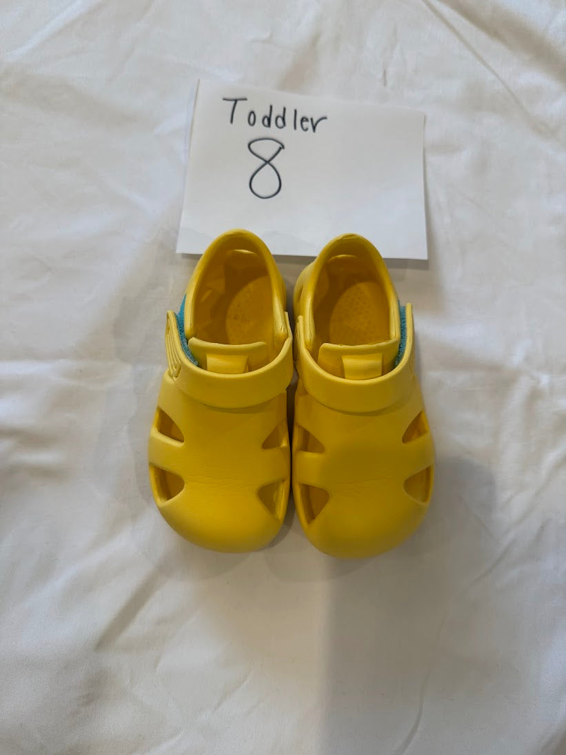 Seller #67 Ten Litte Toddler Size 8 Waterproof Sandals