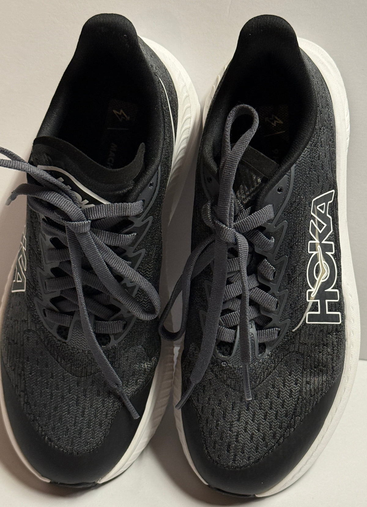 Seller 156_HOKA Mach 6 Boys size 3.5 VGUC