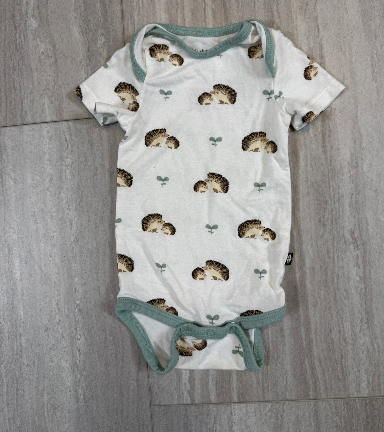 # 17: Kyte Baby Porcupine Short-Sleeve Bodysuit 0-3 mo.