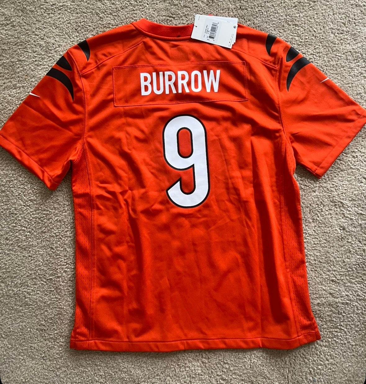 #24 NWT YXL orange game day Joe burrow jersey