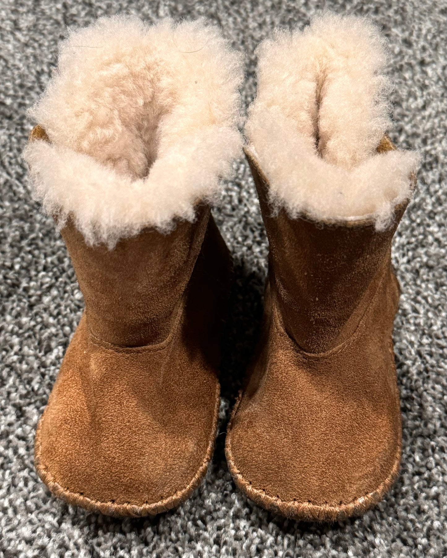 #85 GUC - Ugg - Girls 2/3