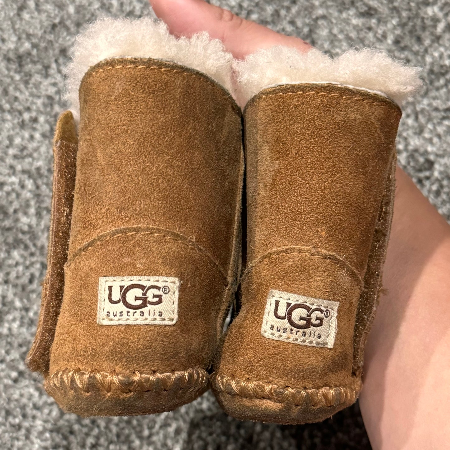 #85 GUC - Ugg - Girls 2/3