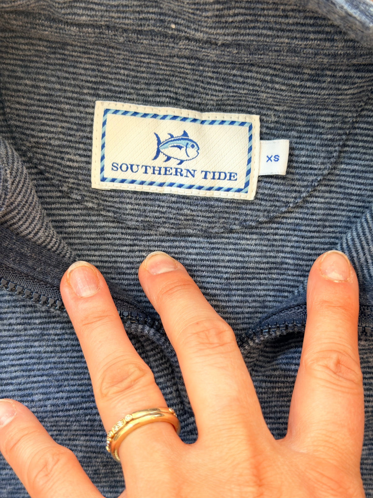 #99 boys southern tide blue pullover size 5