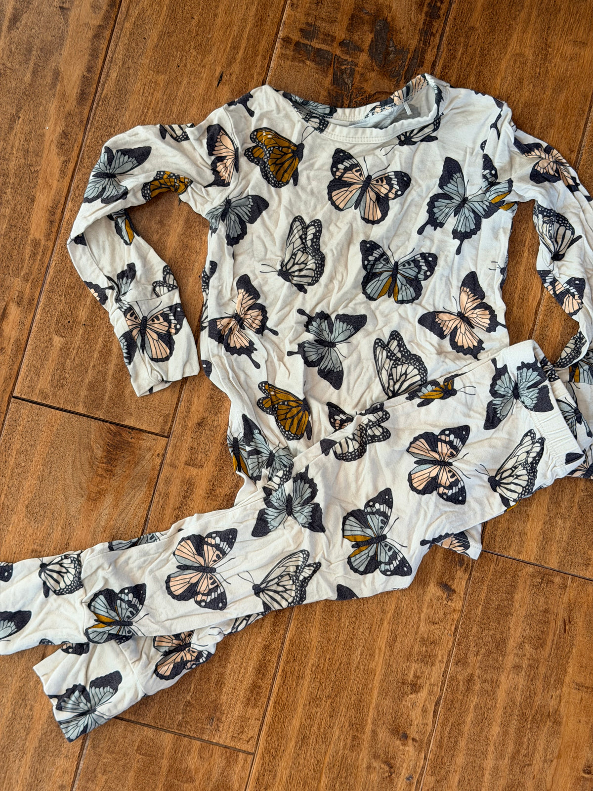 #99 Girls boutique brand butterfly pajamas size 3