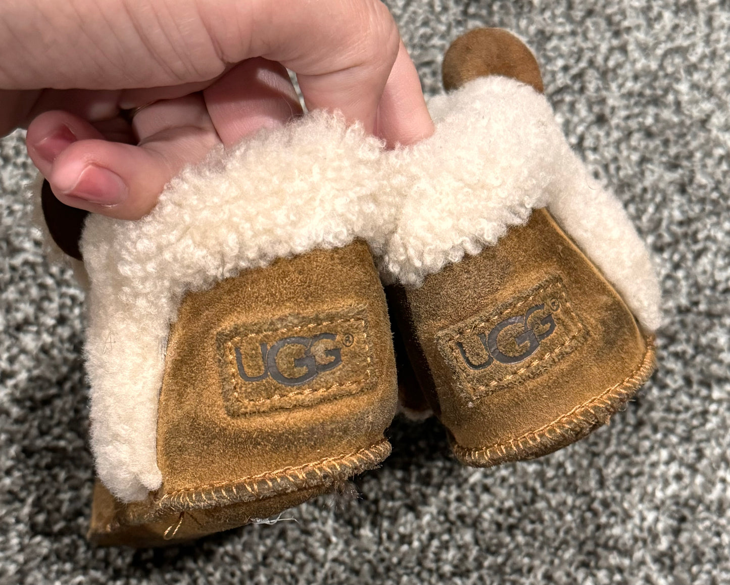 #85 GUC - Ugg - Girls 2/3 Baby