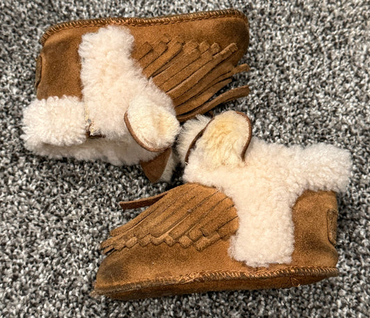 #85 GUC - Ugg - Girls 2/3 Baby