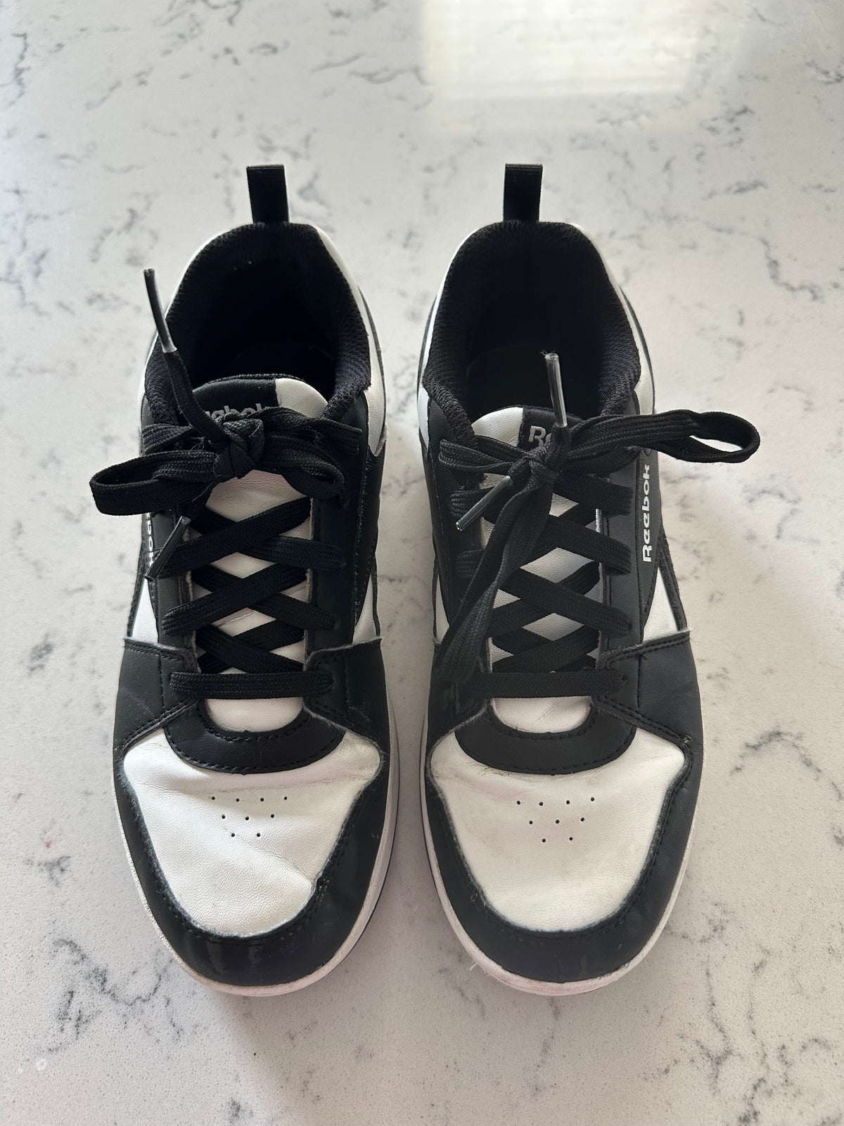 Seller 42, Reebok Gym Shoe, Black/White, EUC, Boys Size 4