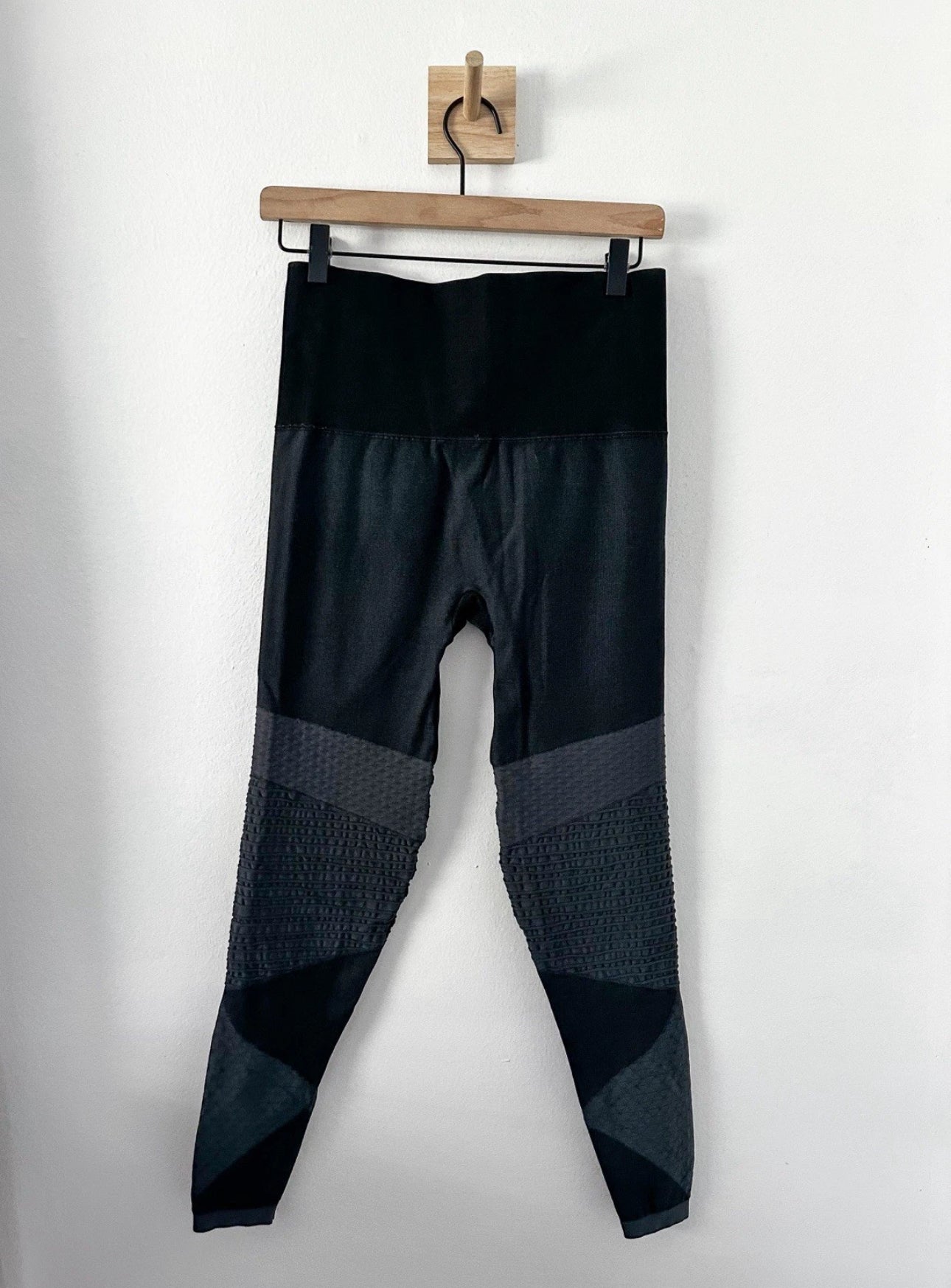 #111 SPANX Seamless Moto Leggings Black & Grey XL Women’s Activewear