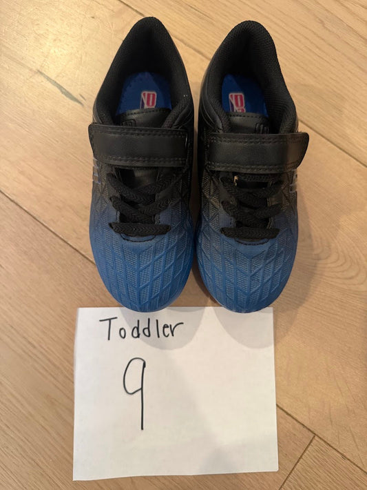 Seller # 67 Boys Size 9 Cleats