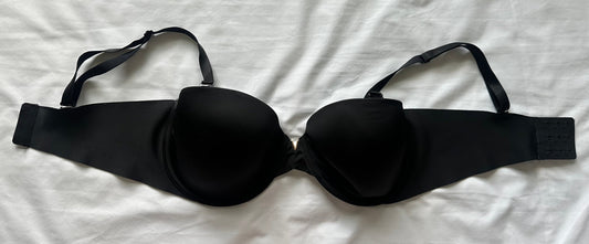 #77 Like New Victoria’s Secret Bra with Underwire, 38D