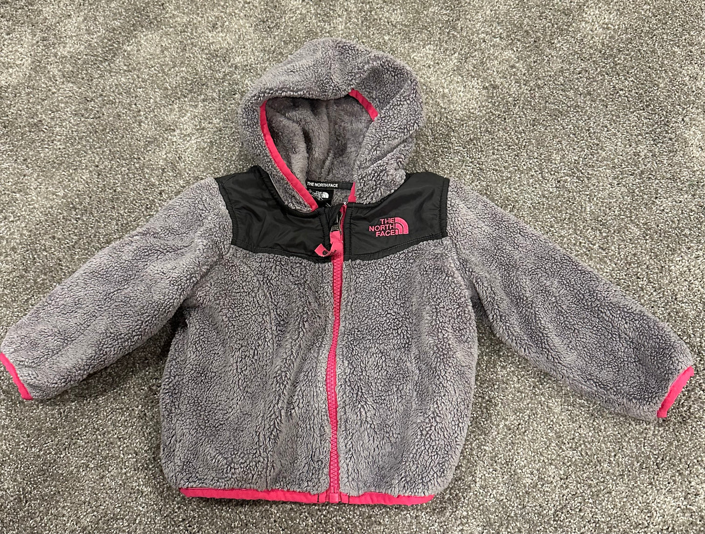 #133 North Face Sz 12-18 Months Fleece