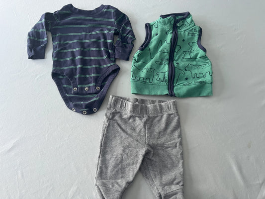 #211 REDUCED Carters 3m Green Polarbear Vest Outfit