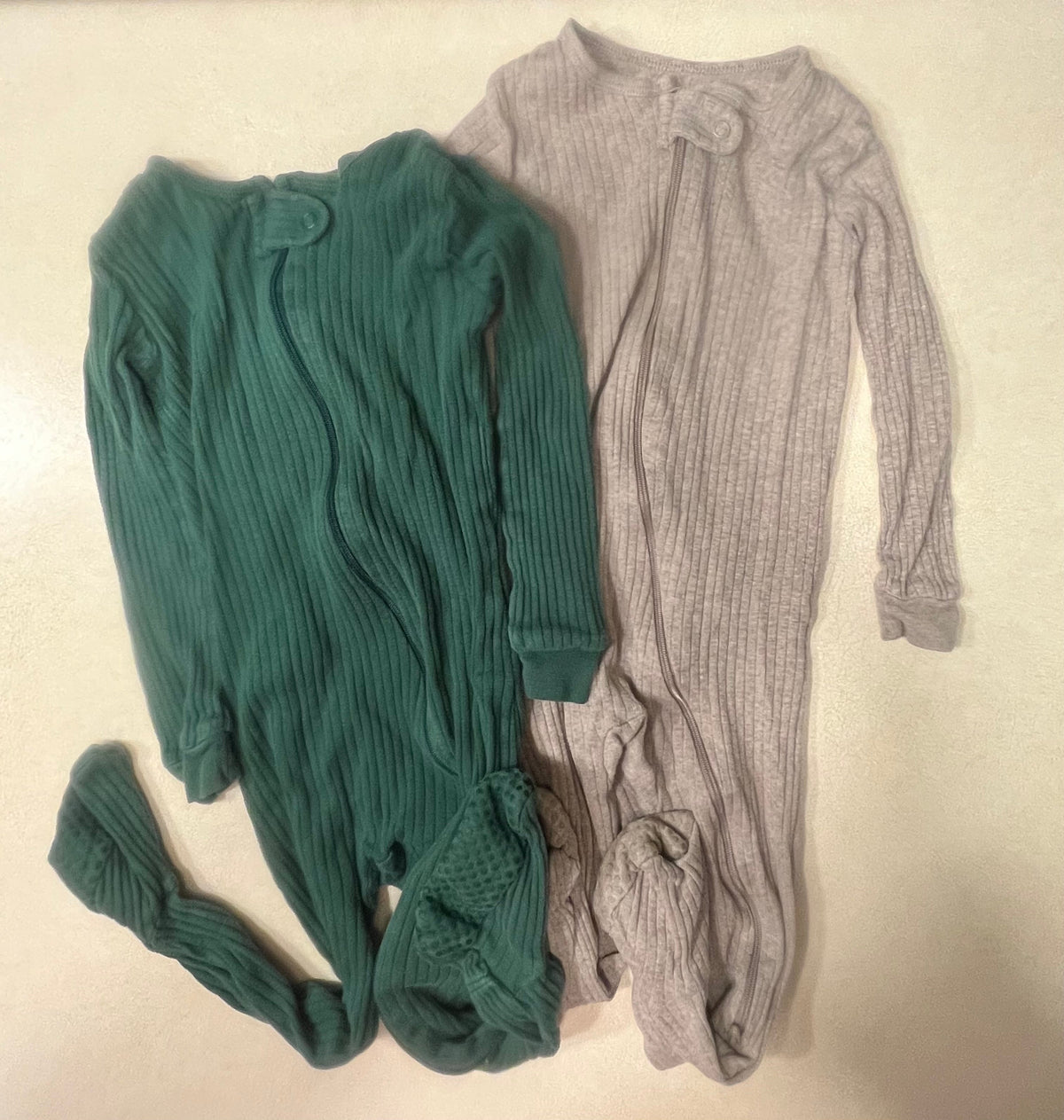 #200 Member's Mark Pajamas Set (Green and Tan) Boys 24m