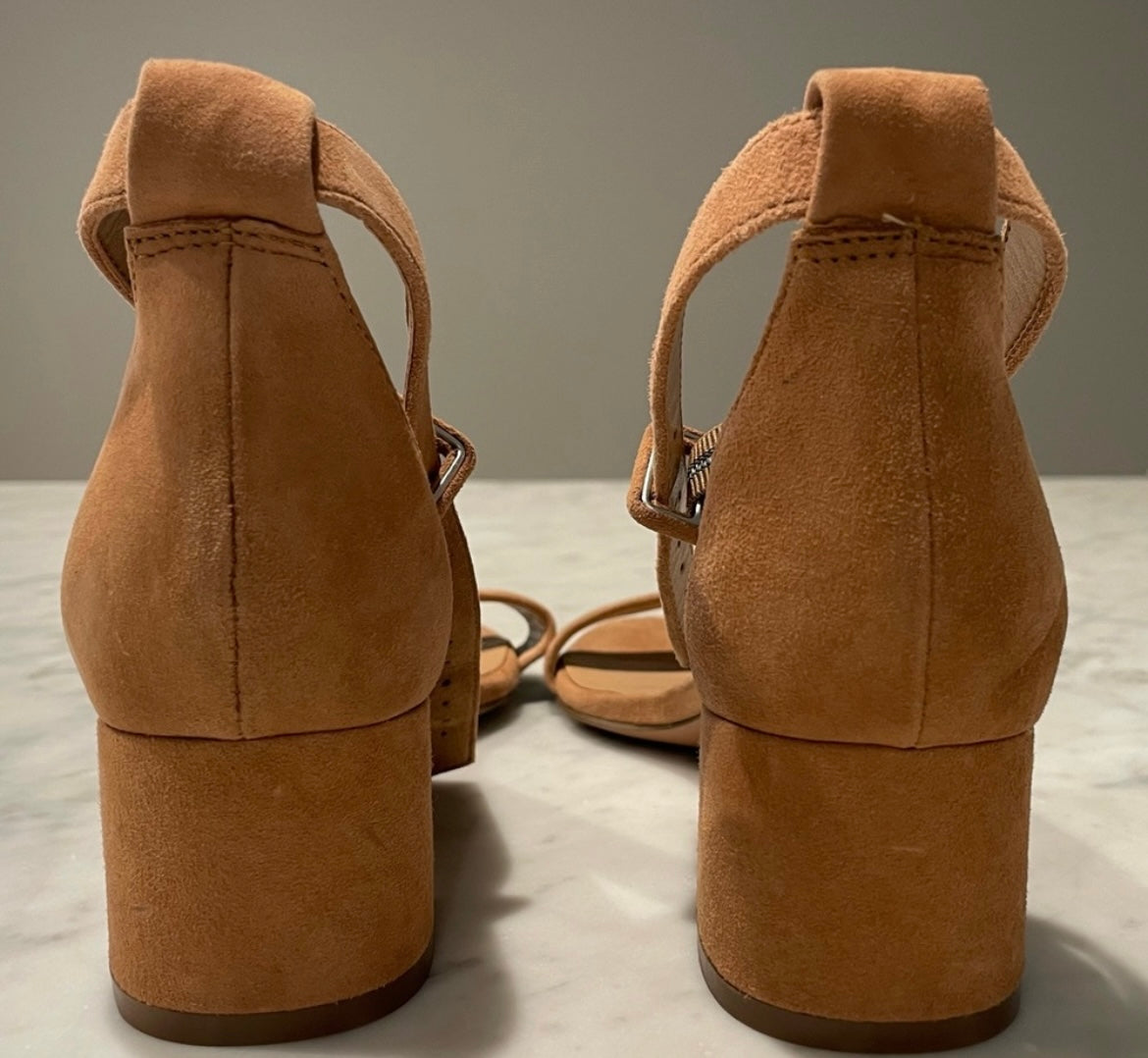 #52 - Banana Republic Suede Low Block Heeled Sandals - Size 7.5 - NEW, Womens