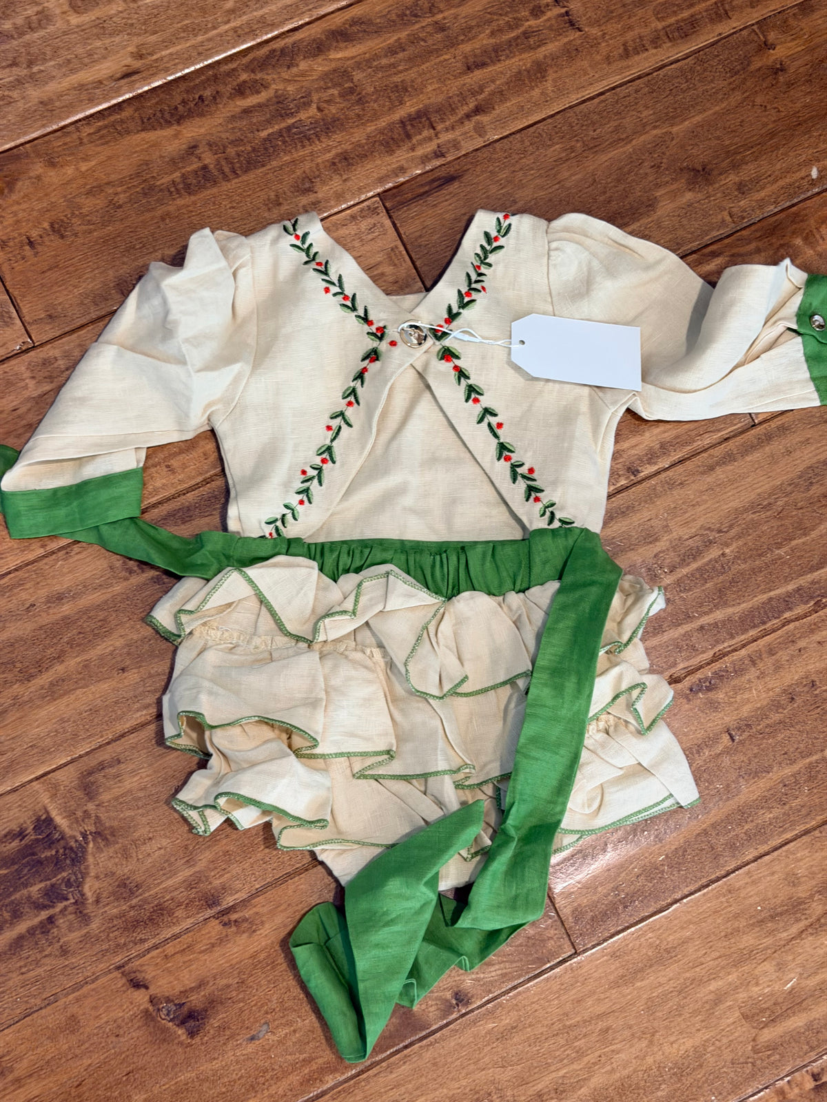 #99 girls boutique holiday top size 3 NWT